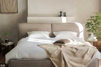 Lit VOLA - couleur sable avec coffre de rangement